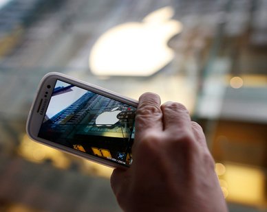 Очередная битва между Apple и Samsung состоится в следующем месяце