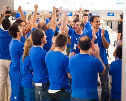 Бывшие сотрудники Apple подают на компанию в суд