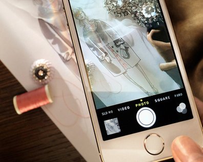 Burberry поделилась 15-минутным видео с модного показа, снятого на iPhone 5s